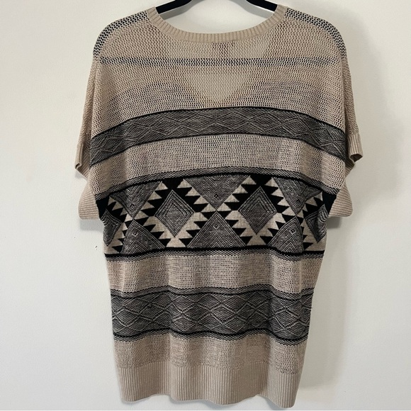 J.Jill Chevron-herringbone Aztec/Tribal print lightweight pullover top. - Picture 3 of 9